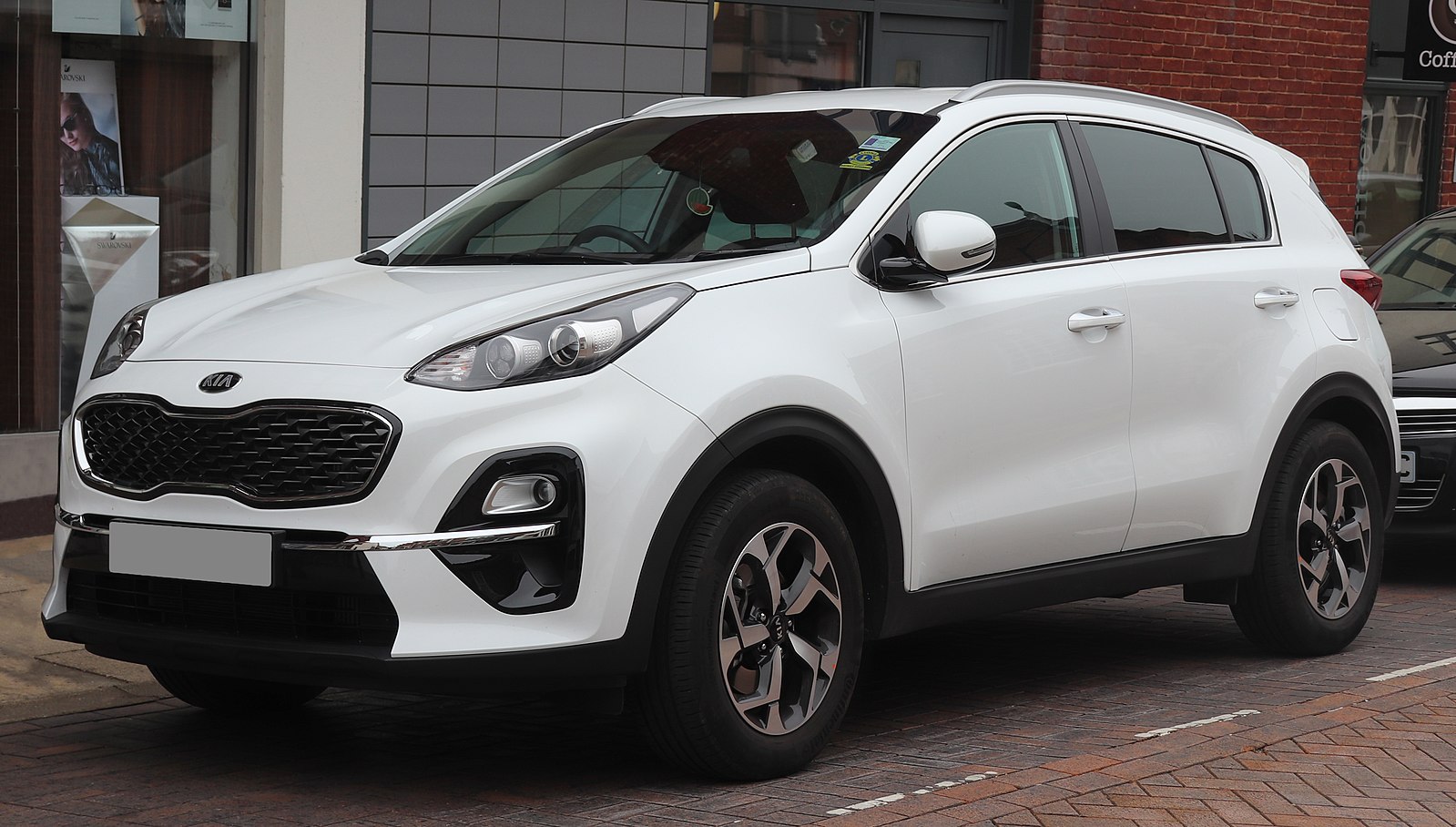 White Kia Sportage