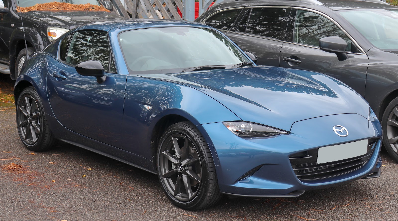 Photo of used Mazda convertible on sales lot