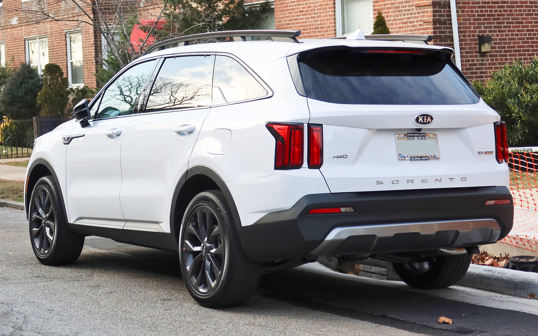 Photo of white 2021 Kia Sorento SX