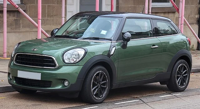 Green MINI Cooper Paceman