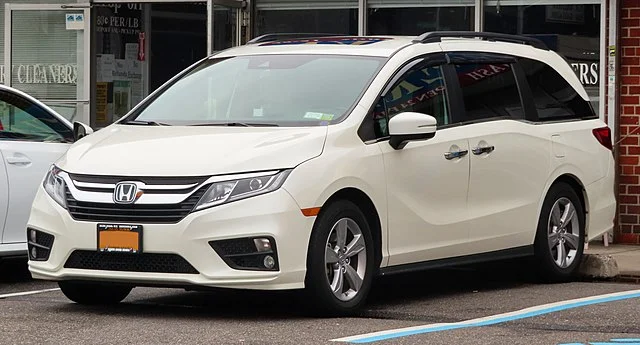 White Honda Odyssey