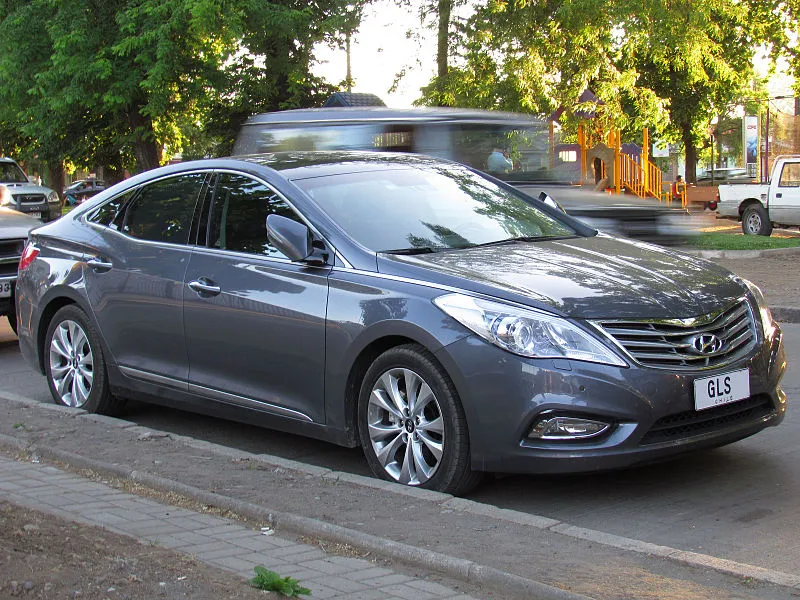 Silver Hyundai Azera