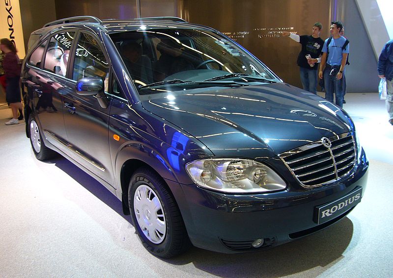 blue SsangYong Rodius