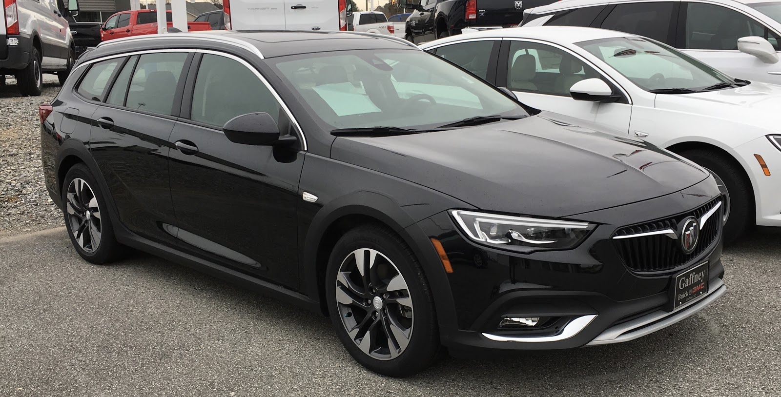 Photo of used station wagon - Buick Regal TourX