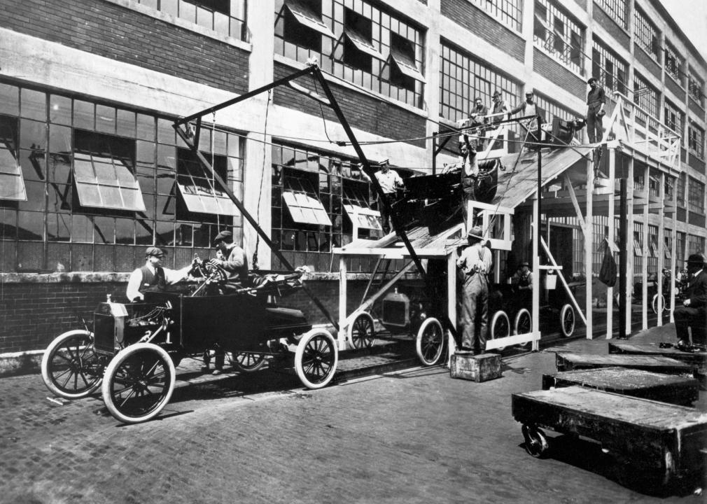 Photo of early-1900s vehicle assembly line