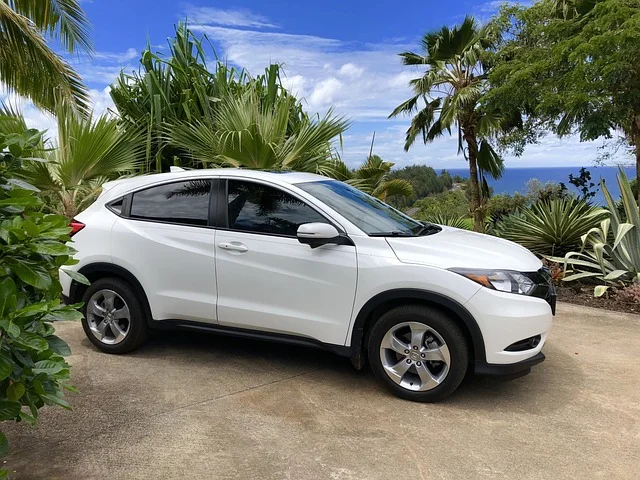 White Honda HR-V