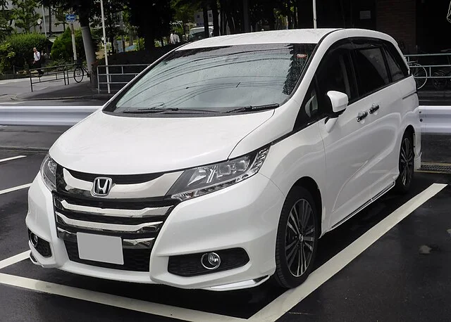 White Honda Odyssey