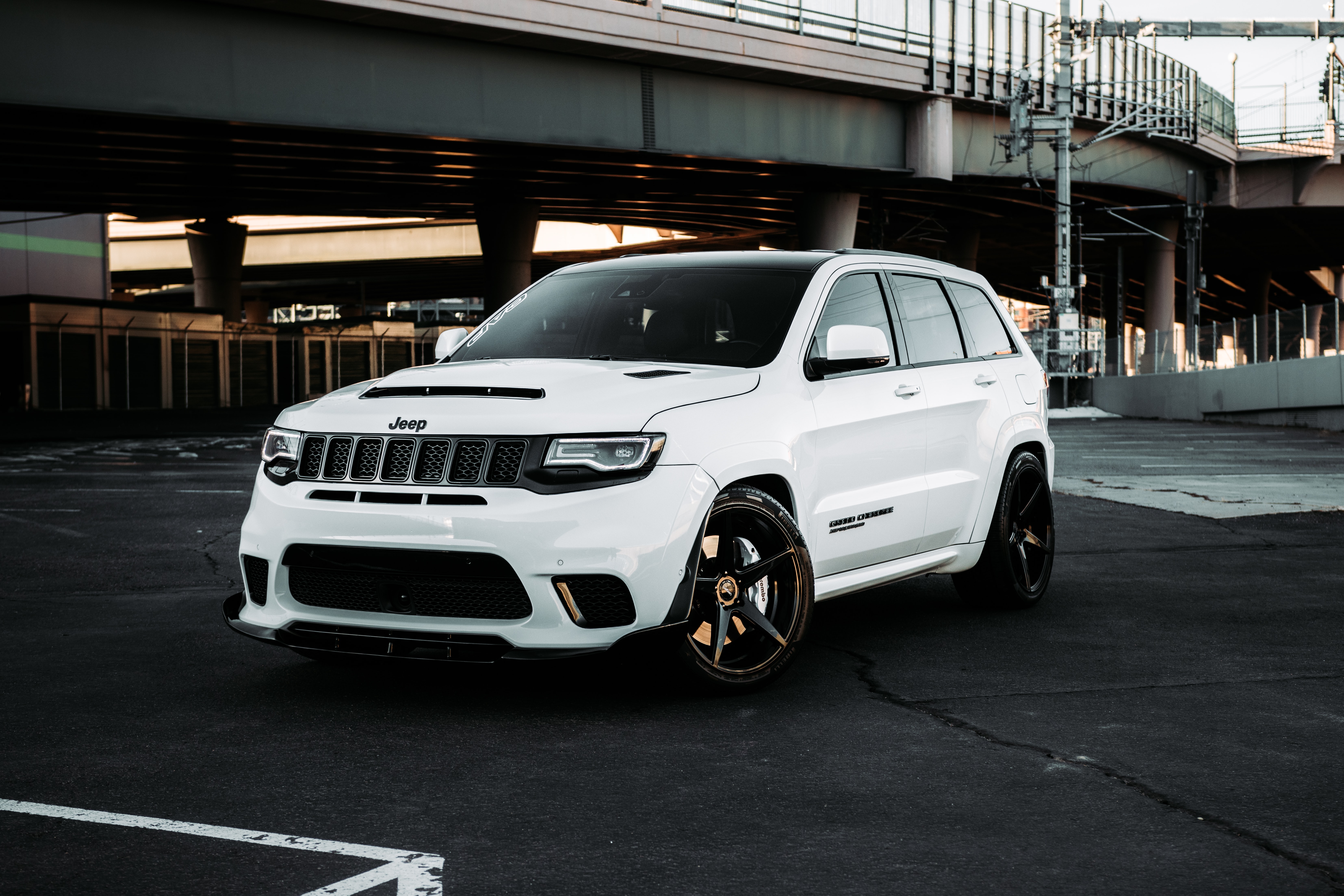 white Jeep Grand Cherokee