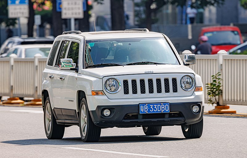 white jeep patriot