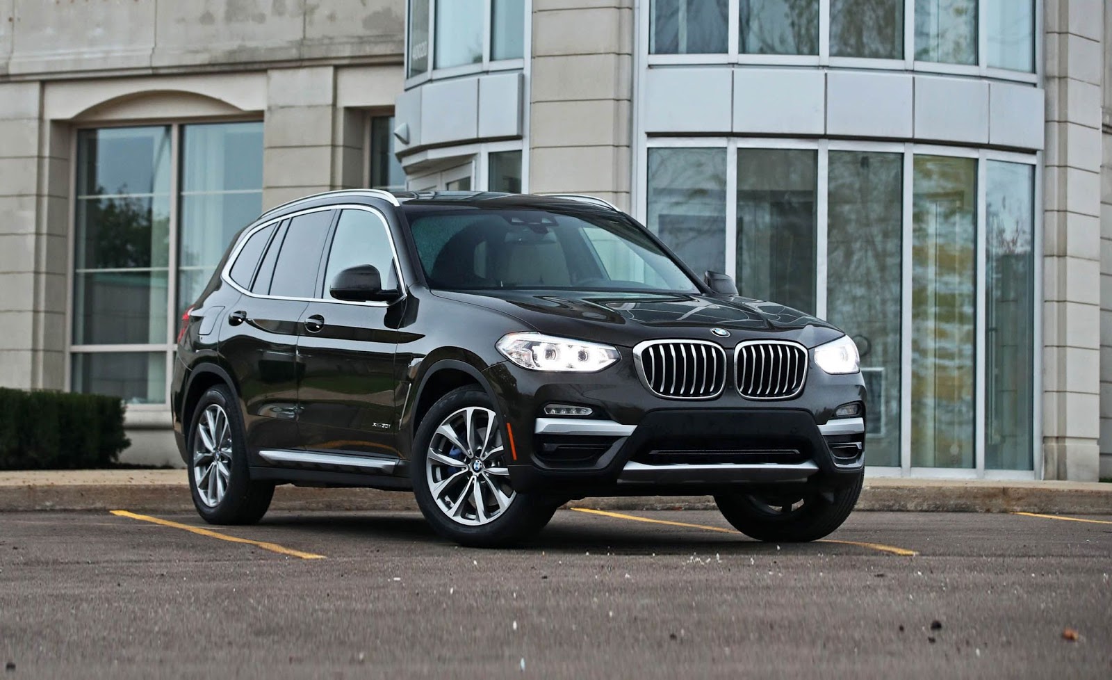 Photo of used luxury SUV