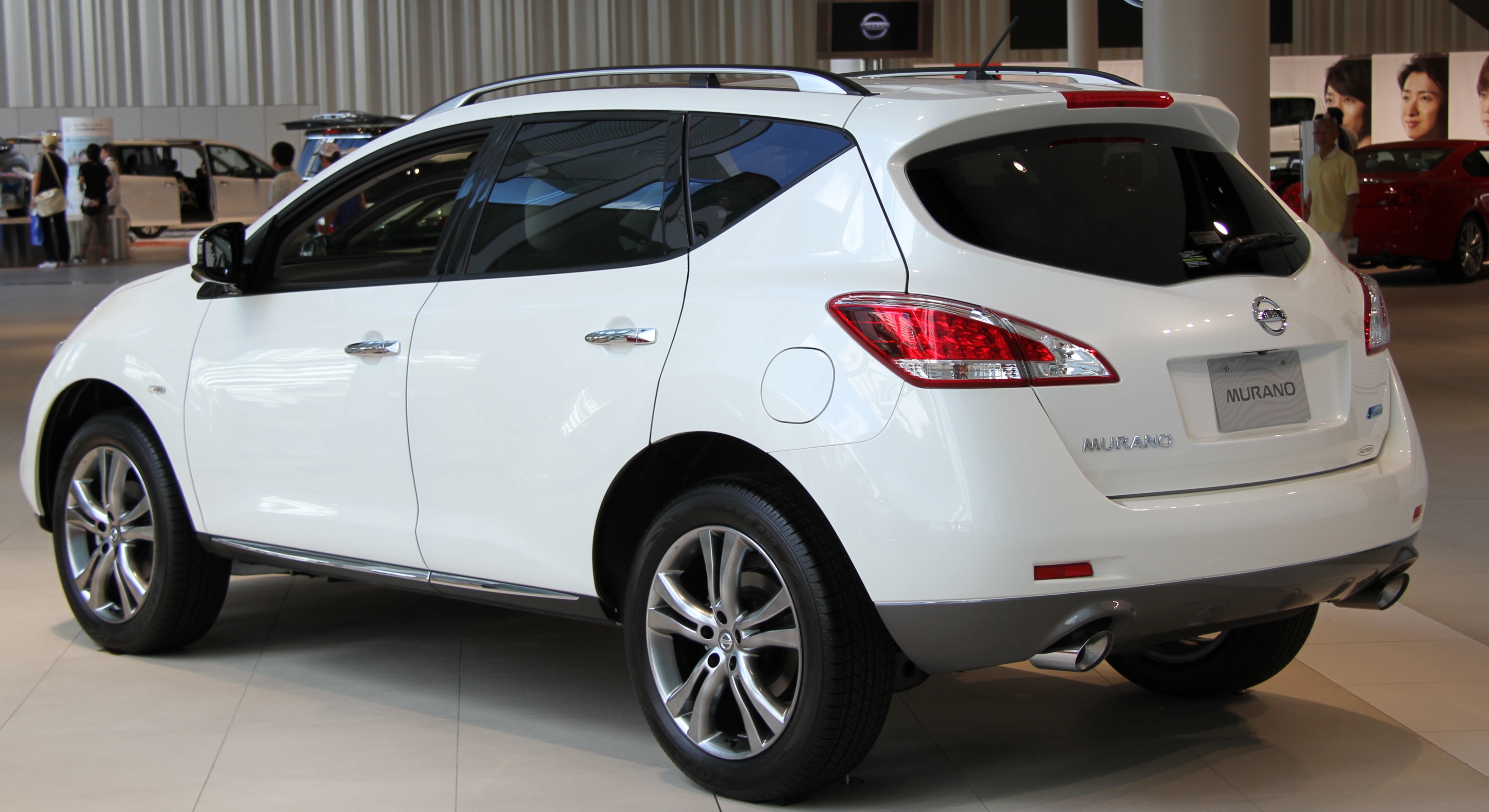 white Nissan Murano